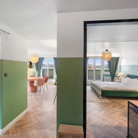 Hotel Becozy Self Check-in Pop-up 3*